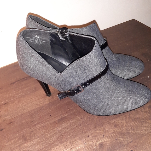 Nine West boots - Picture 2 of 4